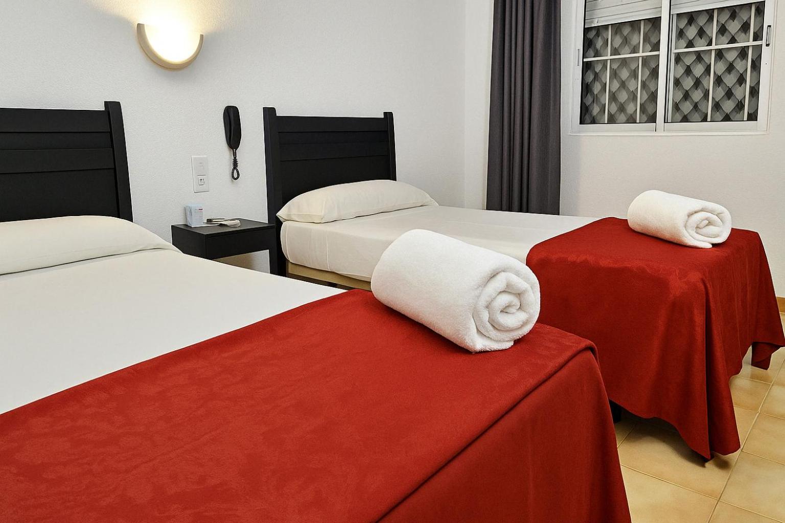 Hotel San Vicente - Centro Playa Conil De La Frontera Bagian luar foto