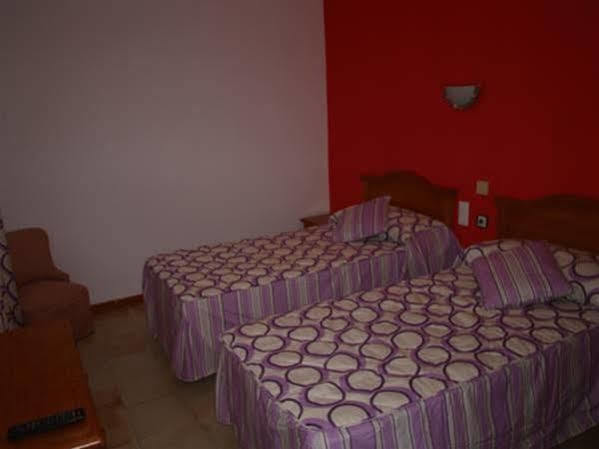 Hotel San Vicente - Centro Playa Conil De La Frontera Bagian luar foto